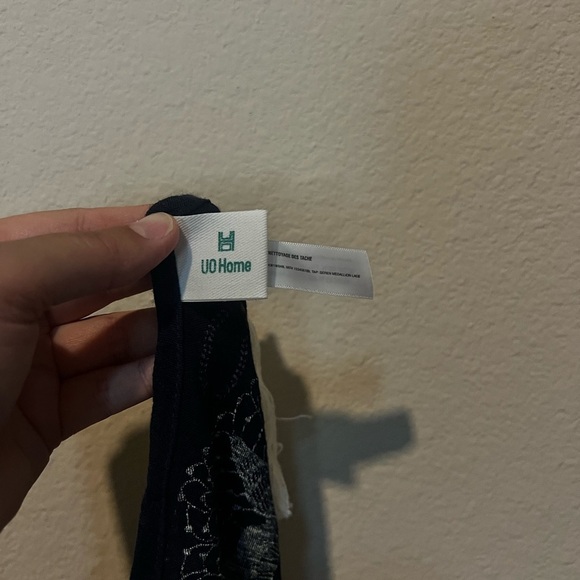 Urban Outfitters Plum & Bow Seren Lace Medallion Tapestry - Picture 2 of 6